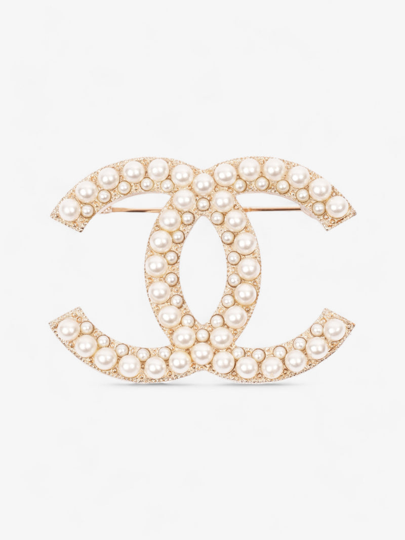  Chanel CC Pearl Brooch Gold Tone / Pearl Base Metal