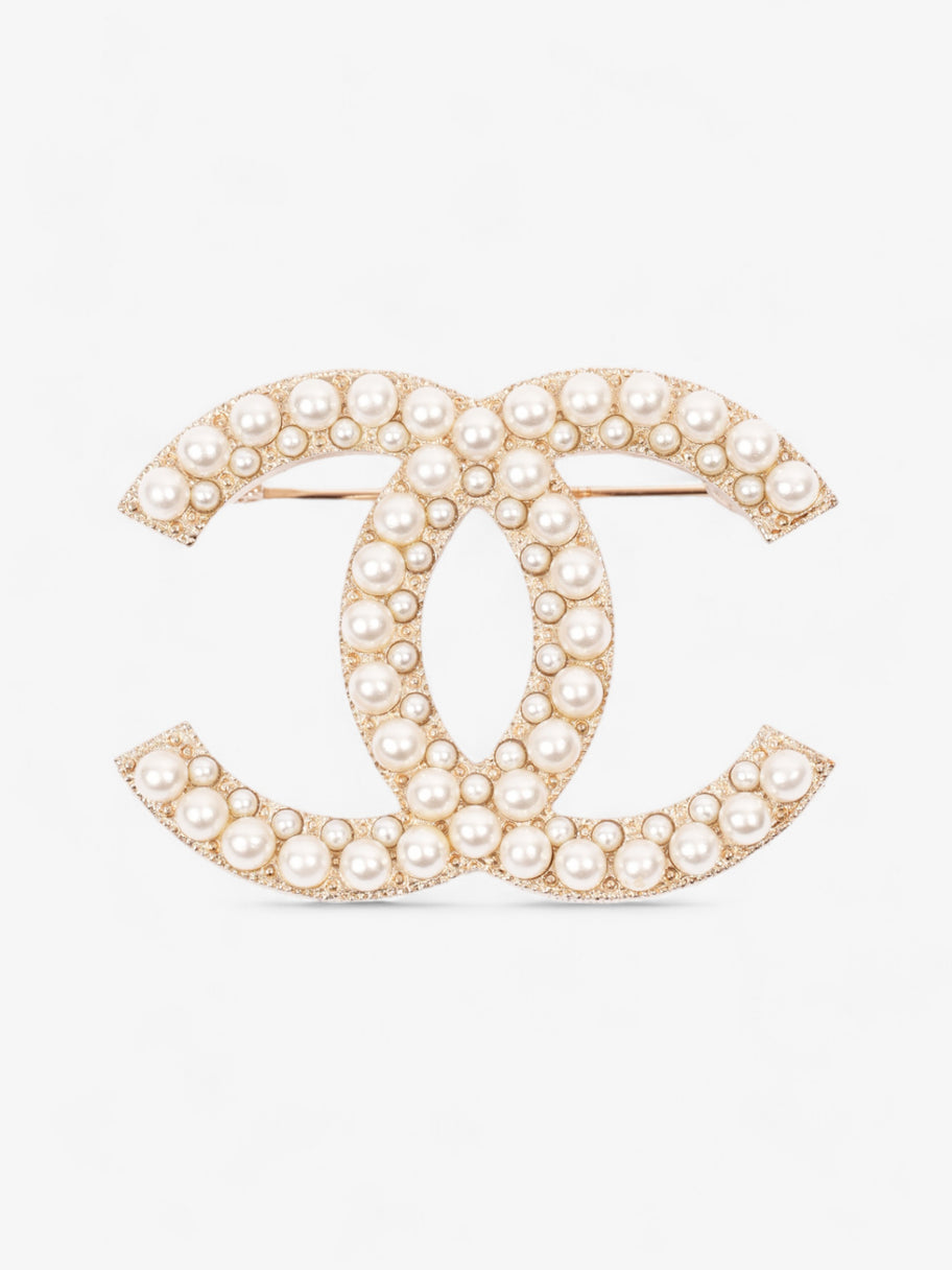 Chanel CC Pearl Brooch Gold Tone / Pearl Base Metal Image 1