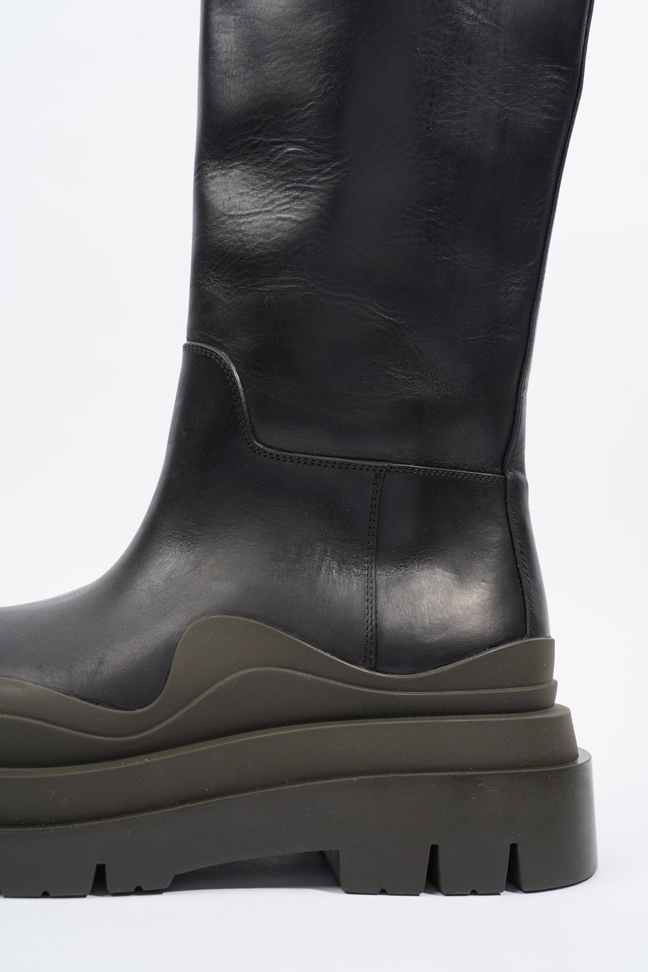 Bottega Veneta Chelsea Tire Boot Black Leather EU 39 / UK 6 Image 12