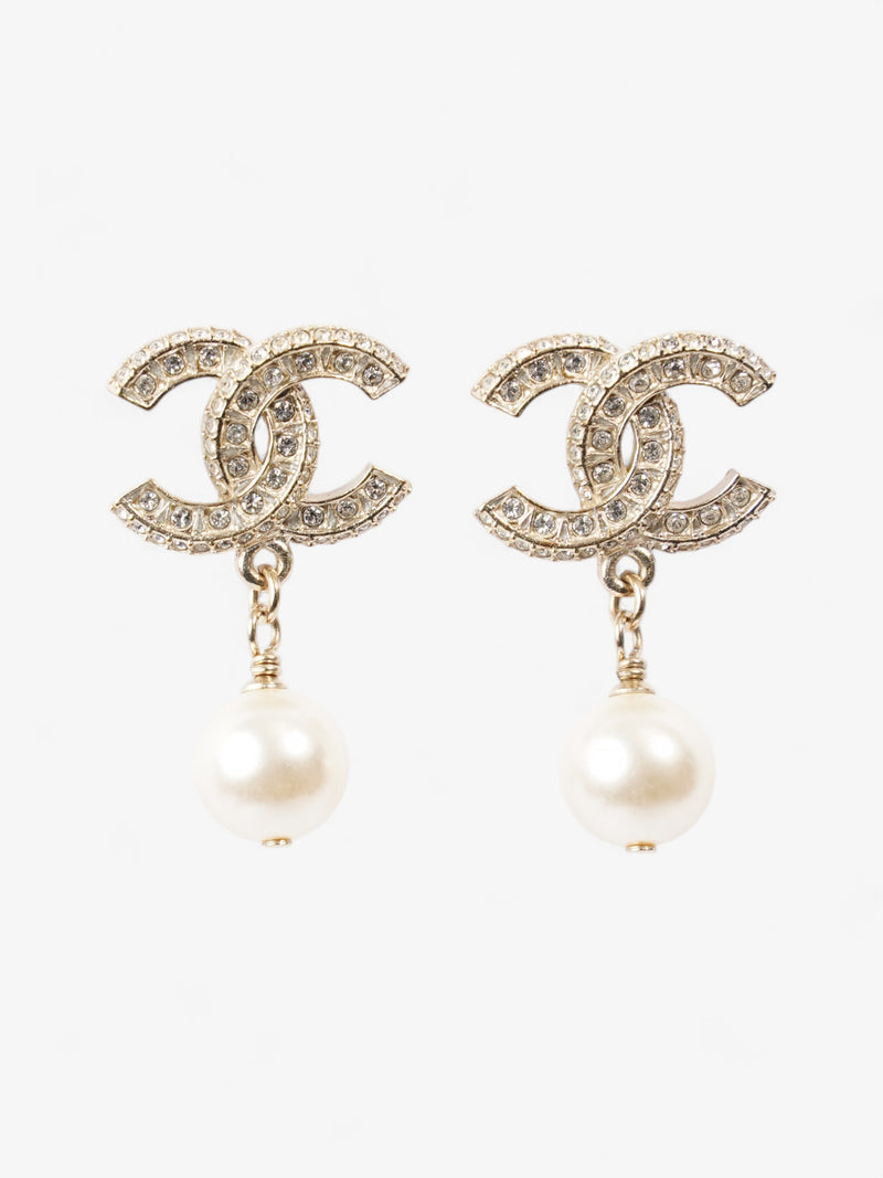  Chanel CC Pearl Drop Earrings Light Gold / White Base Metal