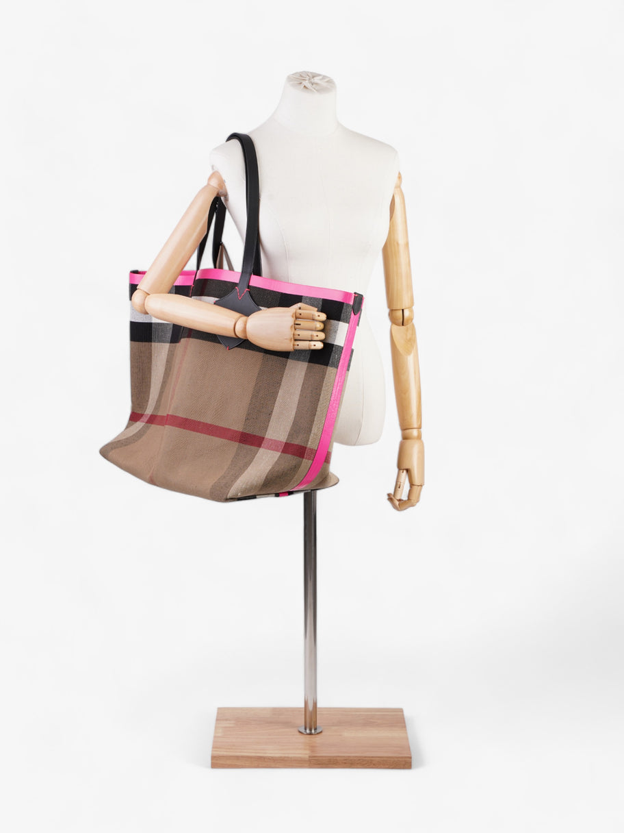 Burberry The Giant Reversible Tote House Check / Pink Canvas Image 2