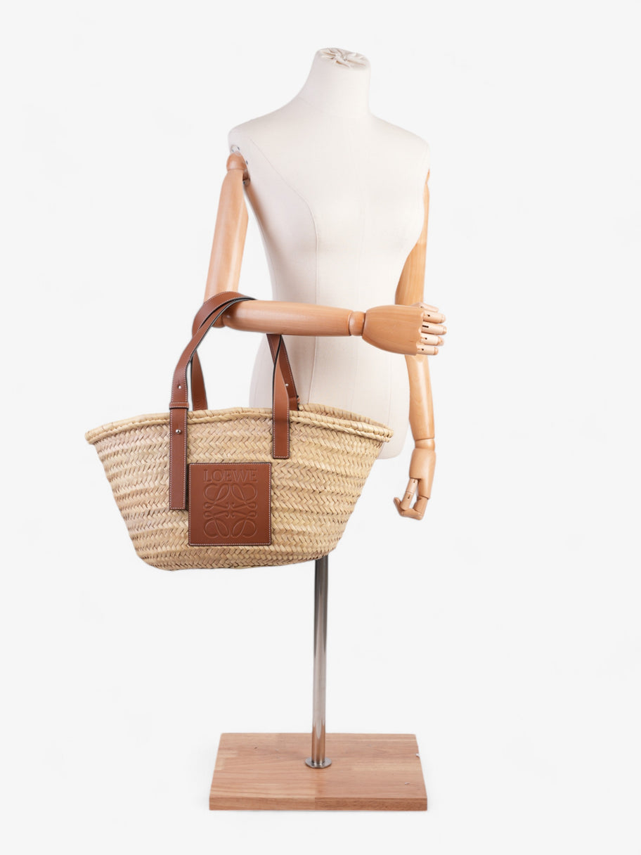 Loewe Basket Bag Tan / Natural Palm Leaves Medium Image 2