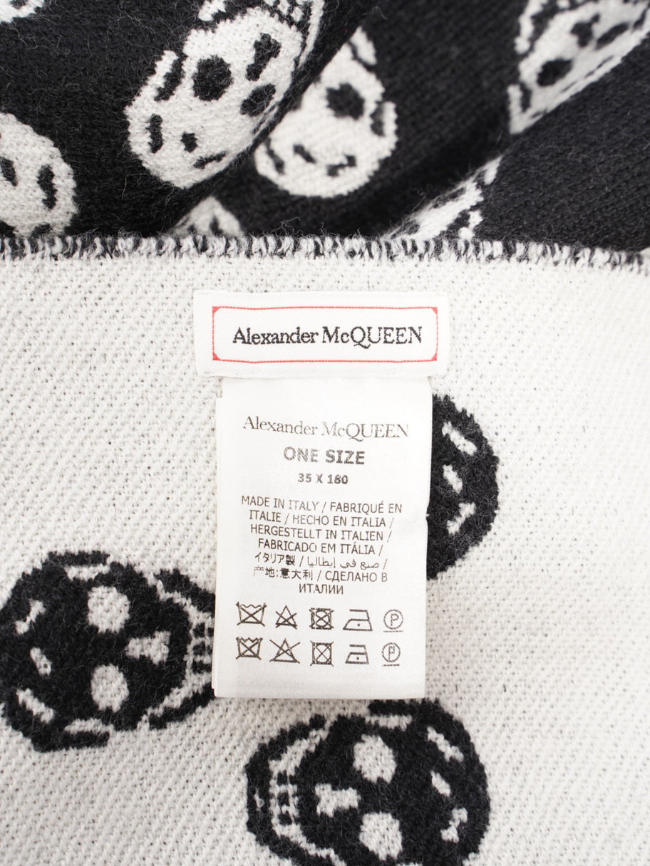 Alexander McQueen Skull Printed Scarf Black / White Wool Image 4