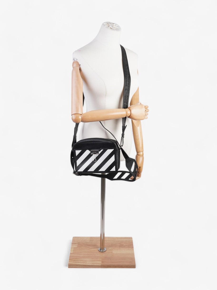 Off White Diag Camera Bag Black / White Leather Image 2