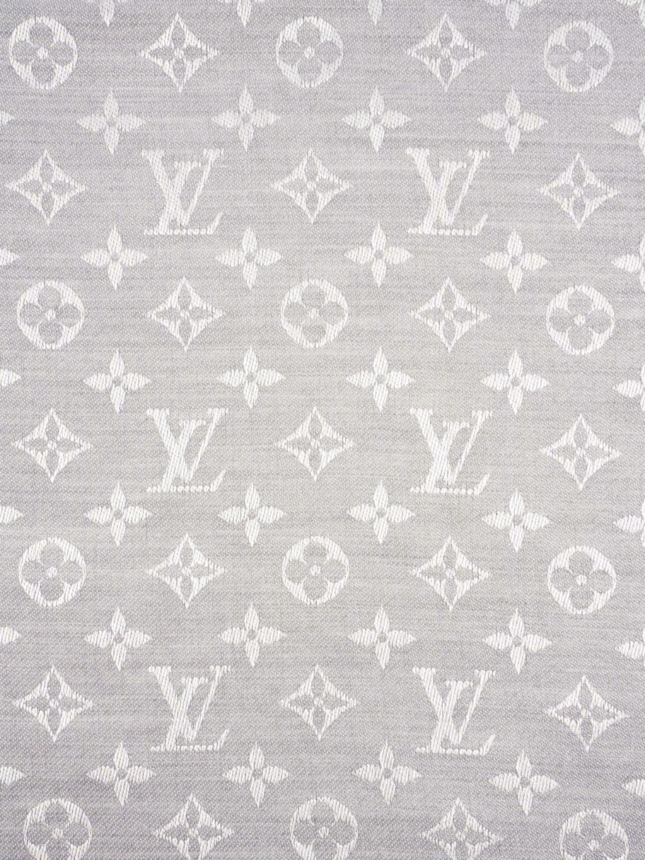 Louis Vuitton Classic Shawl Monogram Grey Silk Image 2