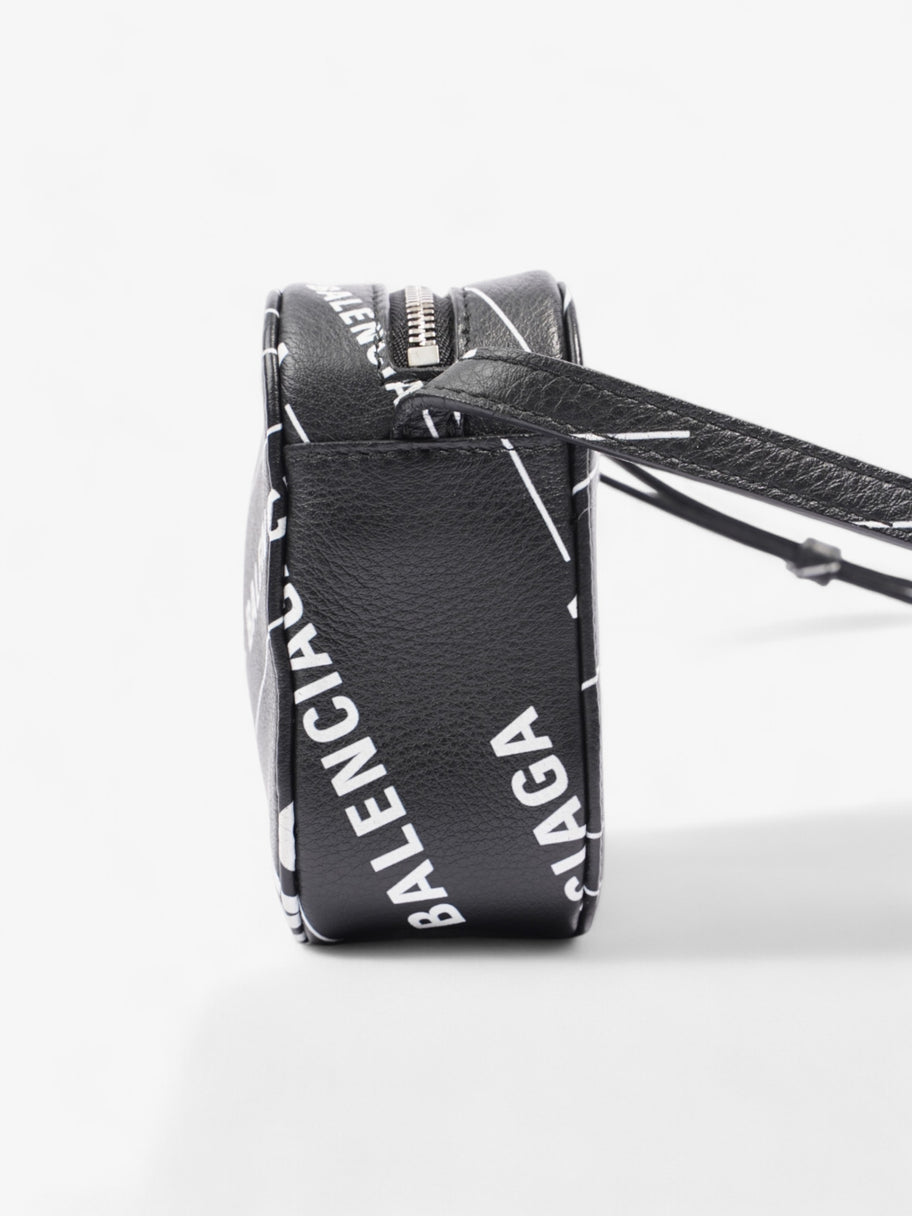 Balenciaga Everday Camera Bag Black / White Leather XS Image 3