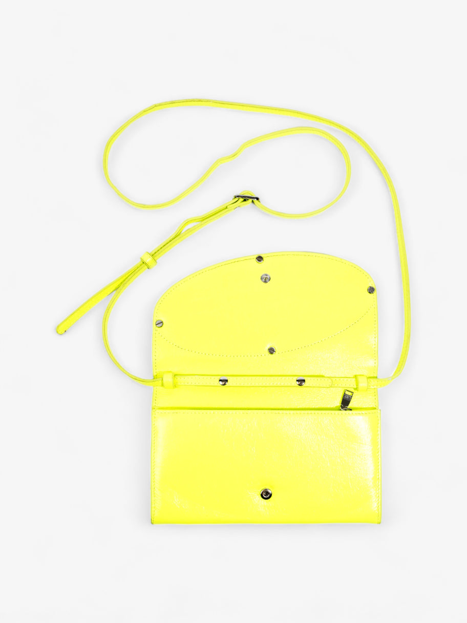 1DR Logo Plaque Neon Yellow Leather Image 7